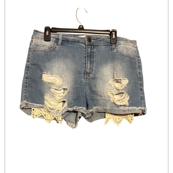 Tinseltown Women's Distressed Denim Shorts with Lace Trim size 15 - Picture 1 of 6